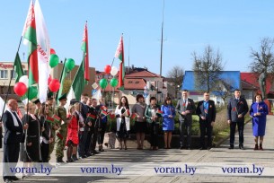 Символы, объединяющие нас. В г.п. Вороново чествовали Государственный герб Республики Беларусь и Государственный флаг Республики Беларусь