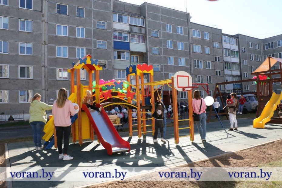 В Вороново обновлена детская площадка и установлен игровой комплекс от «Белтелеком»