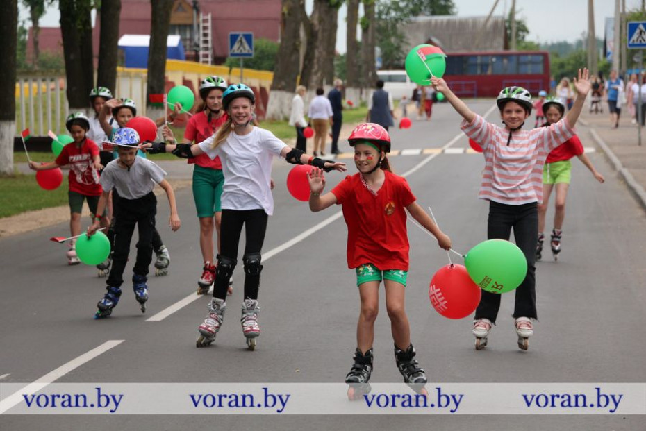 В День Независимости юные жители Вороново приняли участие в роллер-пробеге «Беларусь молодая!»