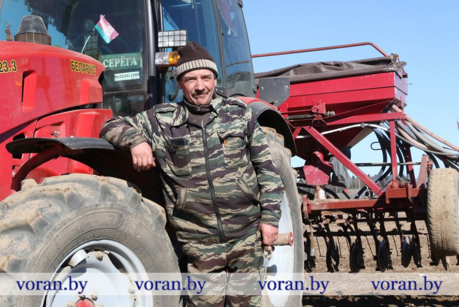 Трактор в поле вывел Серега. В Вороновском районе приступили к севу ранних яровых зерновых и зернобобовых культур