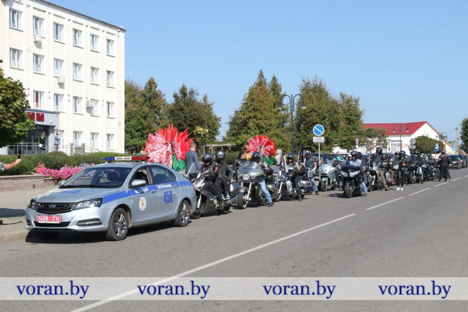 В День народного единства автомотопробег дал старт праздничным мероприятиям на Вороновщине