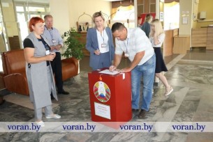 На Вороновщине открылись избирательные участки. Досрочное голосование началось