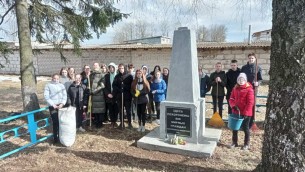 В преддверии Дня памяти хатынской трагедии в Вороновском районе прошла акция по наведению порядка на воинских захоронениях