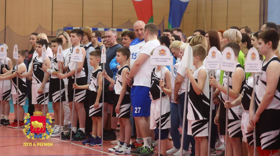 Команда губернатора сыграла в баскетбол. В Гродно стартовала спартакиада облисполкома