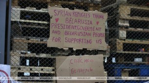 Бежанцы ў ТЛЦ размясцілі плакат 